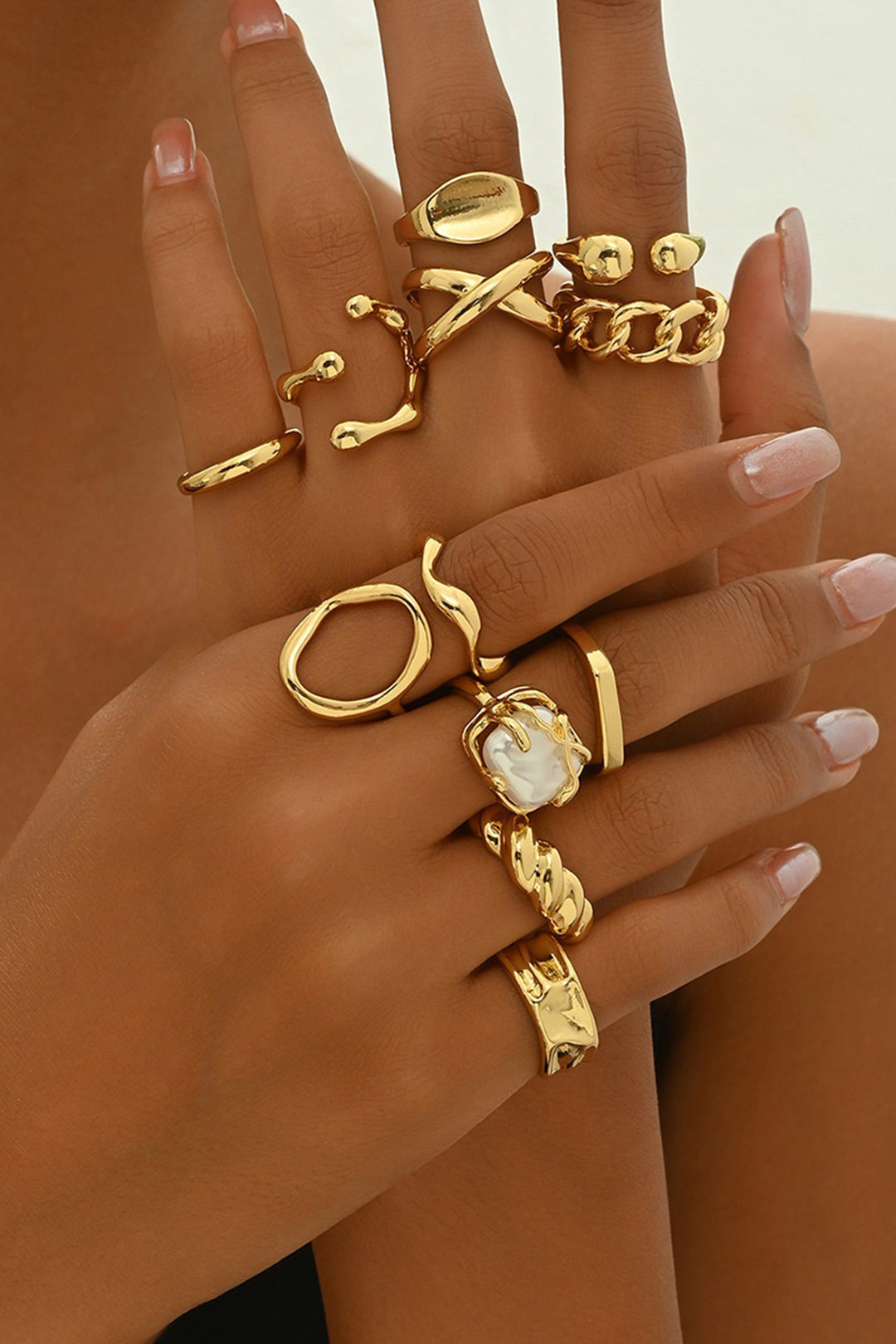 Anillo Clara Contorno Abierto en Estilo Moderno