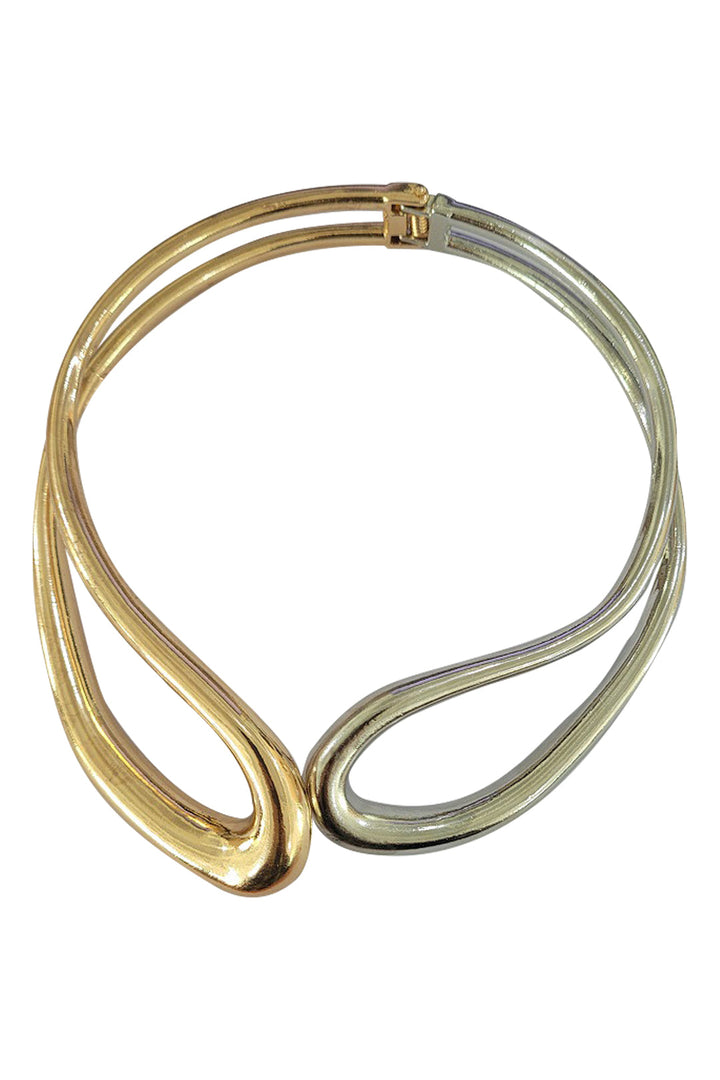 Collar Vega Asimétrico con Corte Escultural