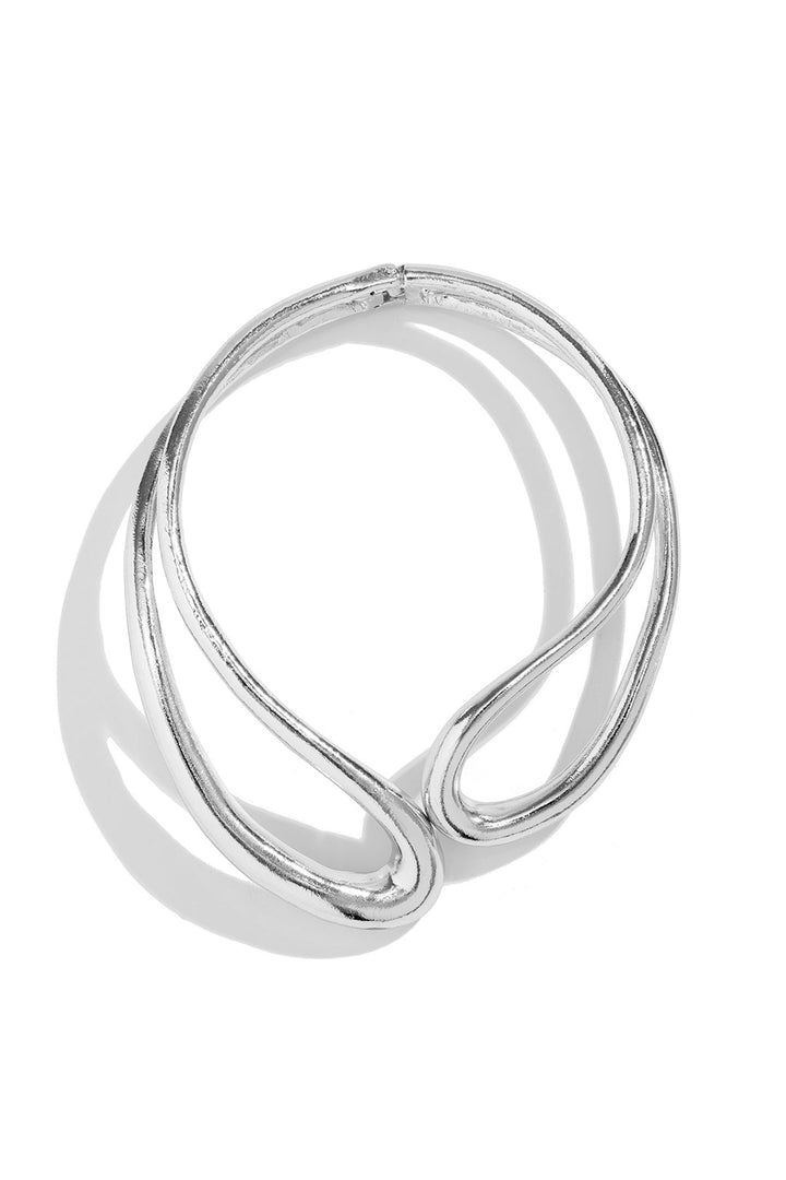 Collar Vega Asimétrico con Corte Escultural