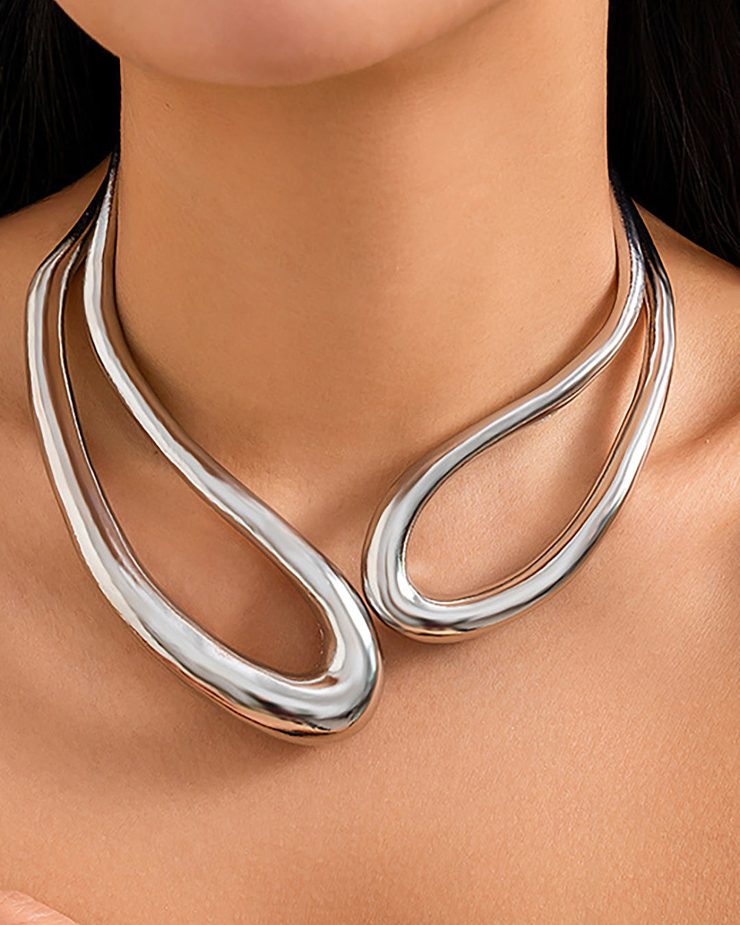 Collar Vega Asimétrico con Corte Escultural