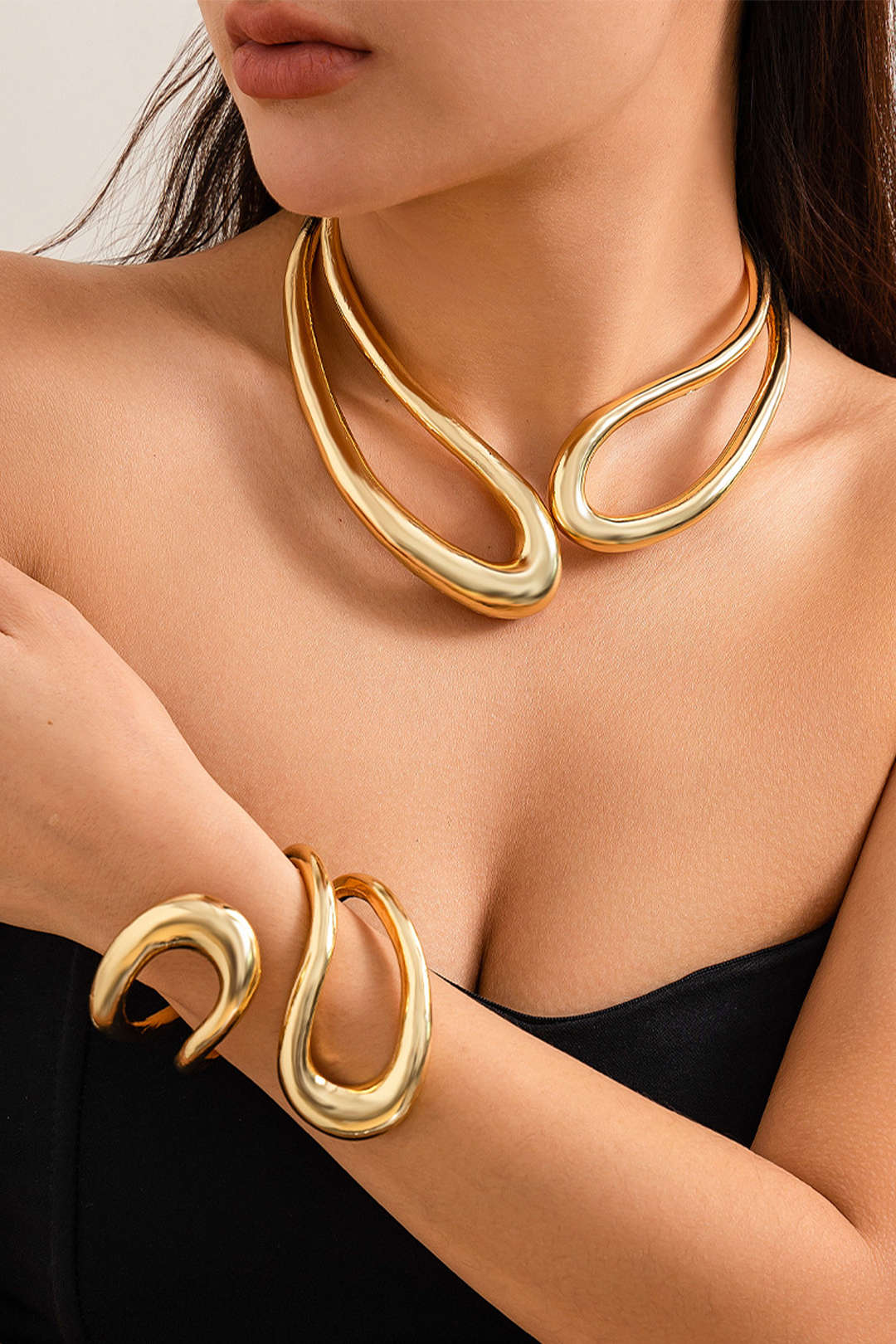 Collar Vega Asimétrico con Corte Escultural