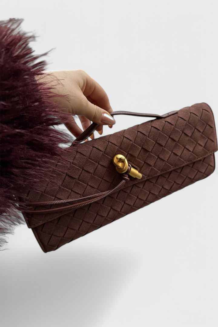 Bolso Mara de Silueta Atemporal en Ante