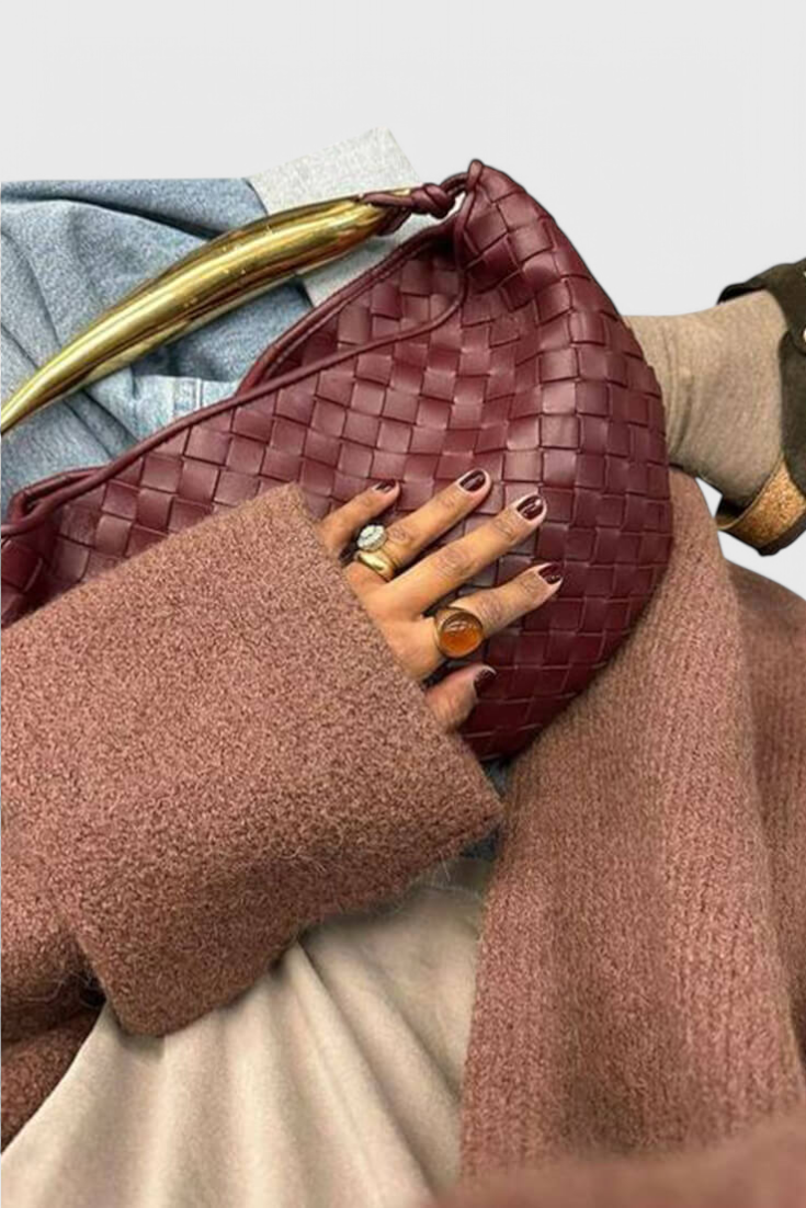 Bolso Elora Trenzado con Asa Escultural Dorada