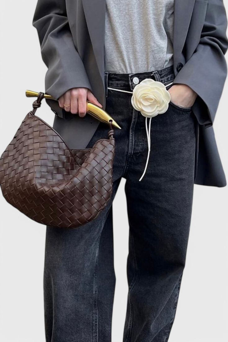 Bolso Elora Trenzado con Asa Escultural Dorada
